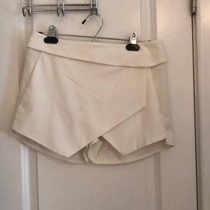 Super cute white skort!
